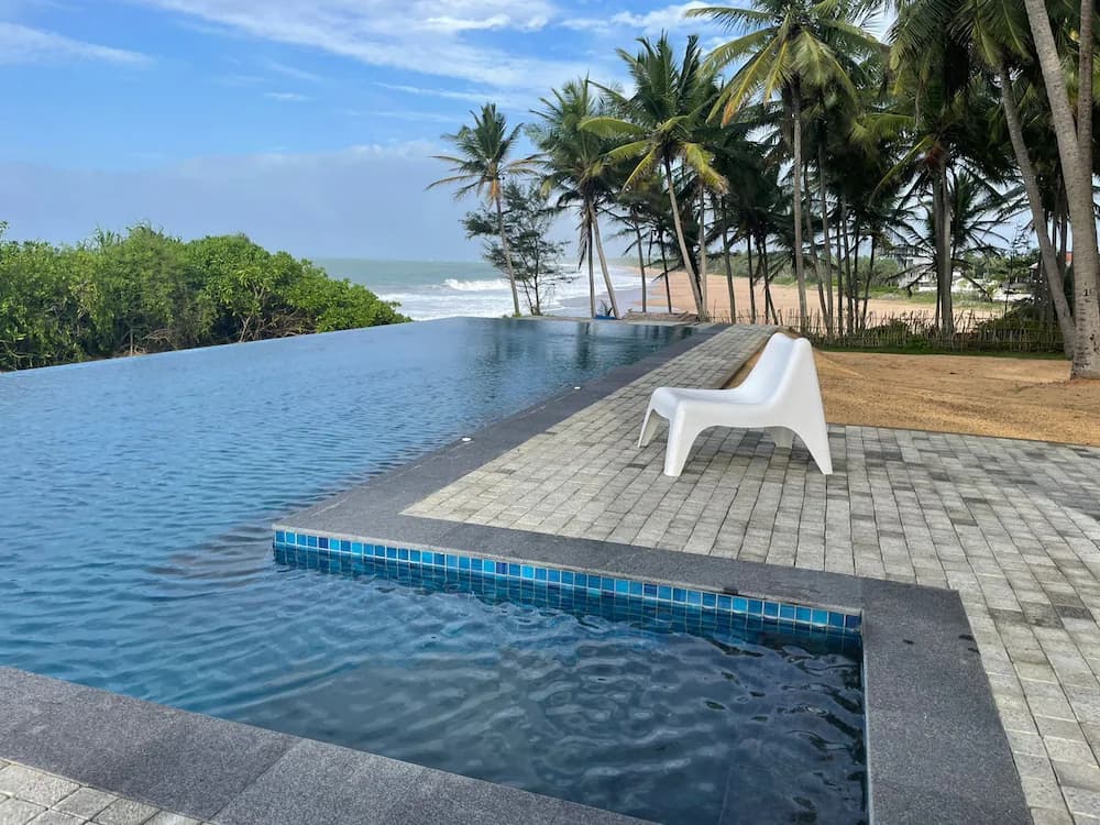 Infinity pool