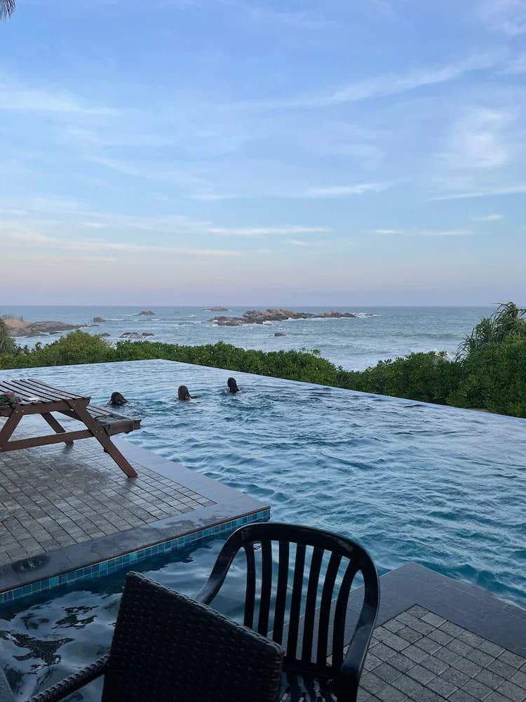 Infinity pool
