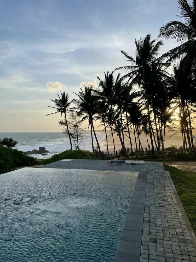Infinity pool