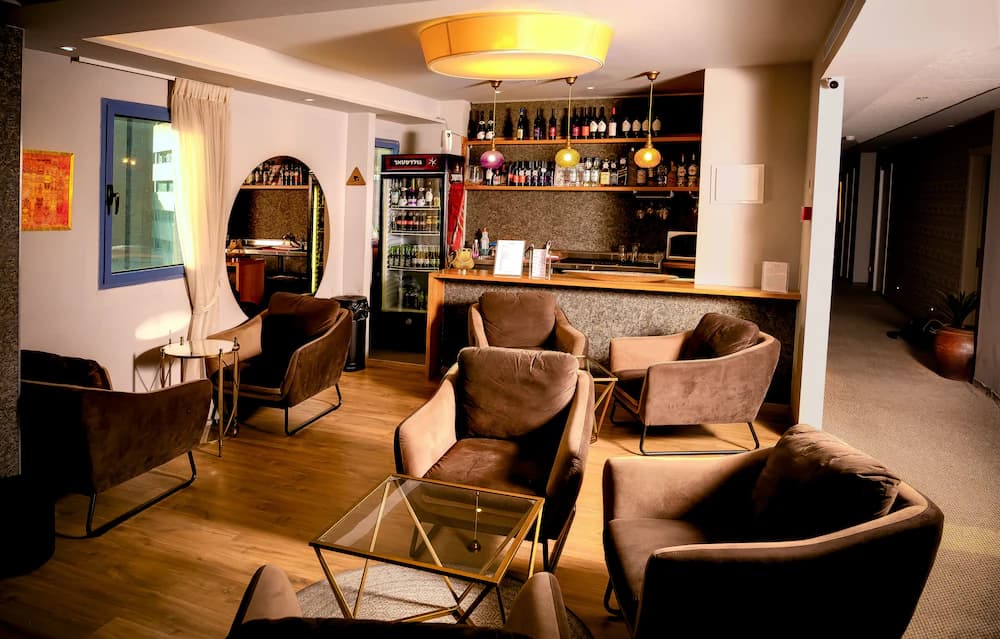 Lobby lounge