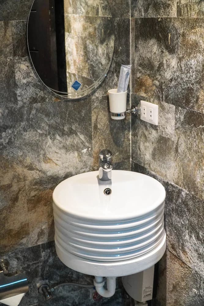 Bathroom sink