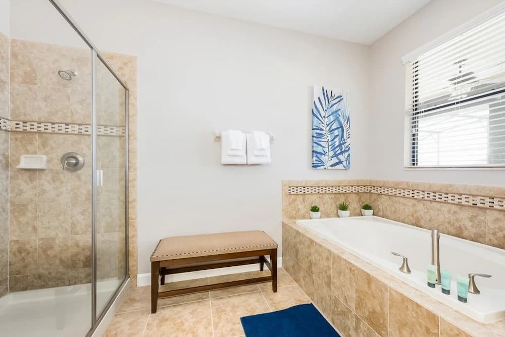 Deep soaking bathtub