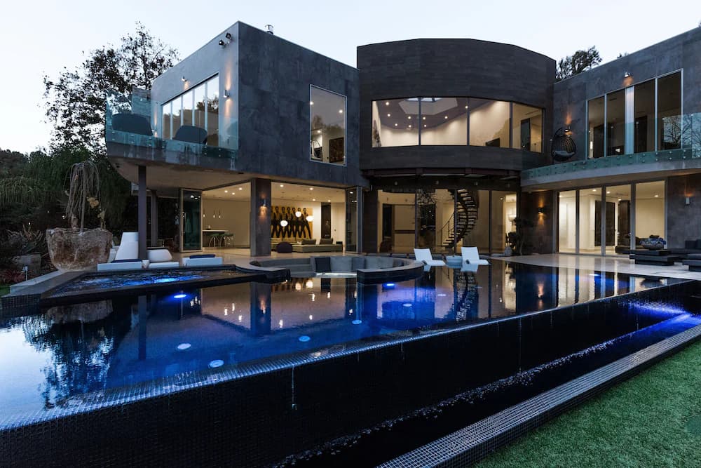 Infinity pool