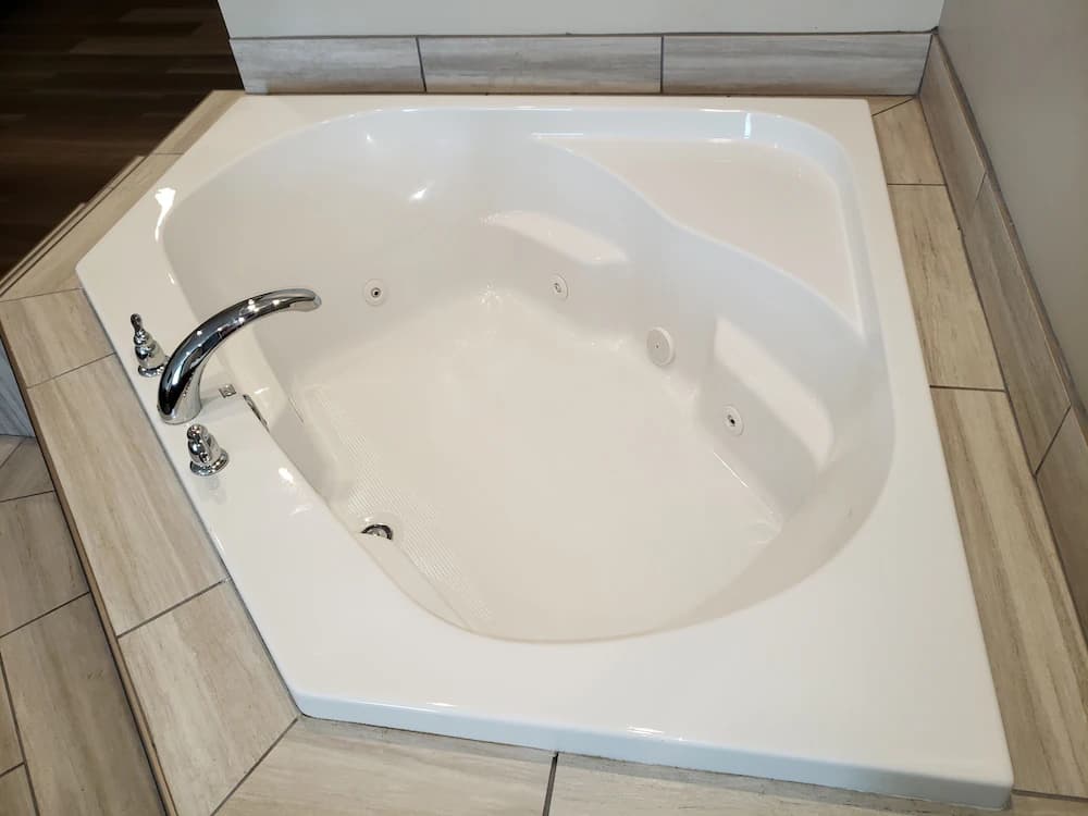 Private spa tub
