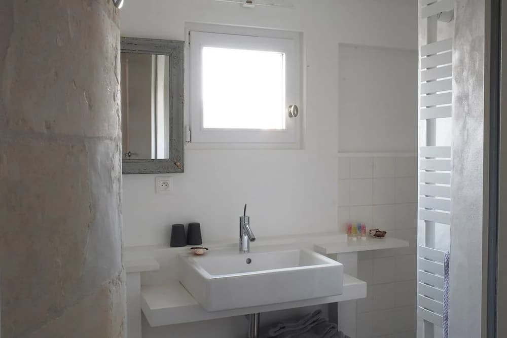 Bathroom sink