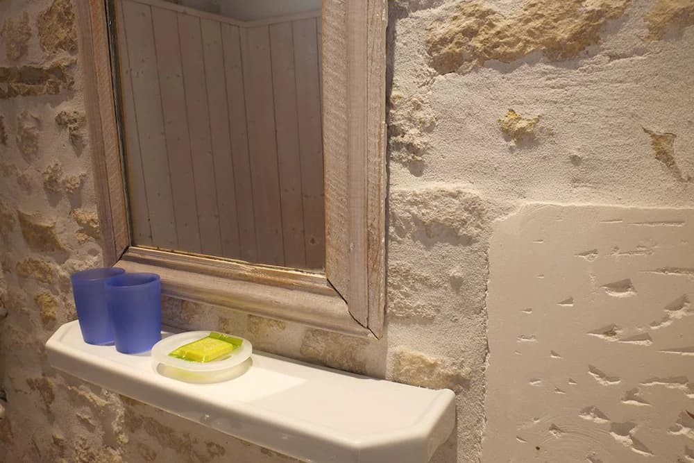Bathroom amenities
