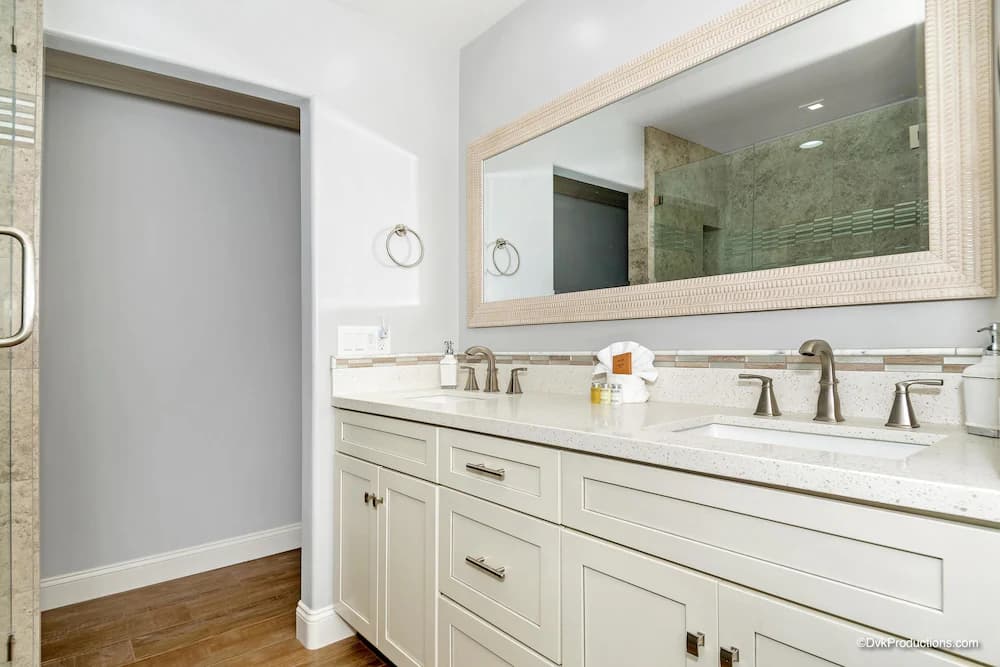 Bathroom sink