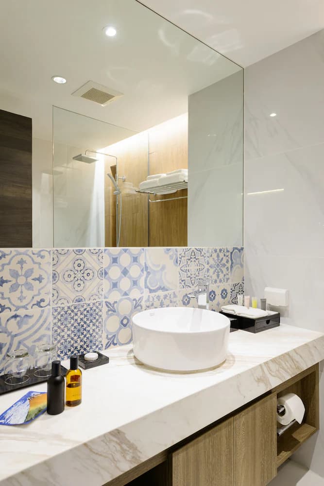 Bathroom sink