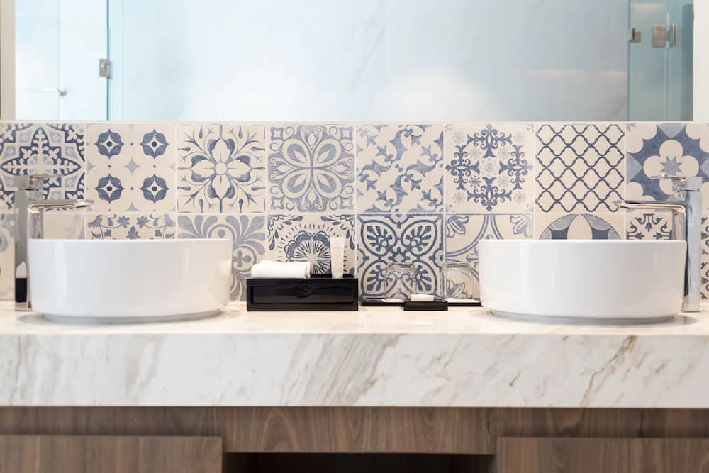 Bathroom sink