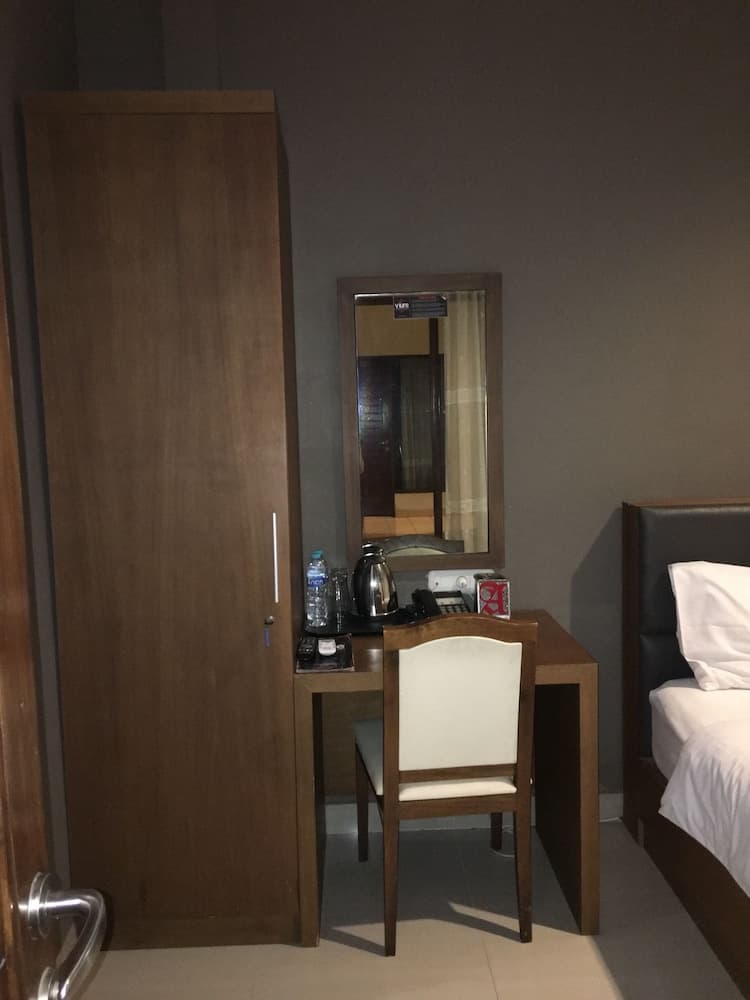 Room amenity