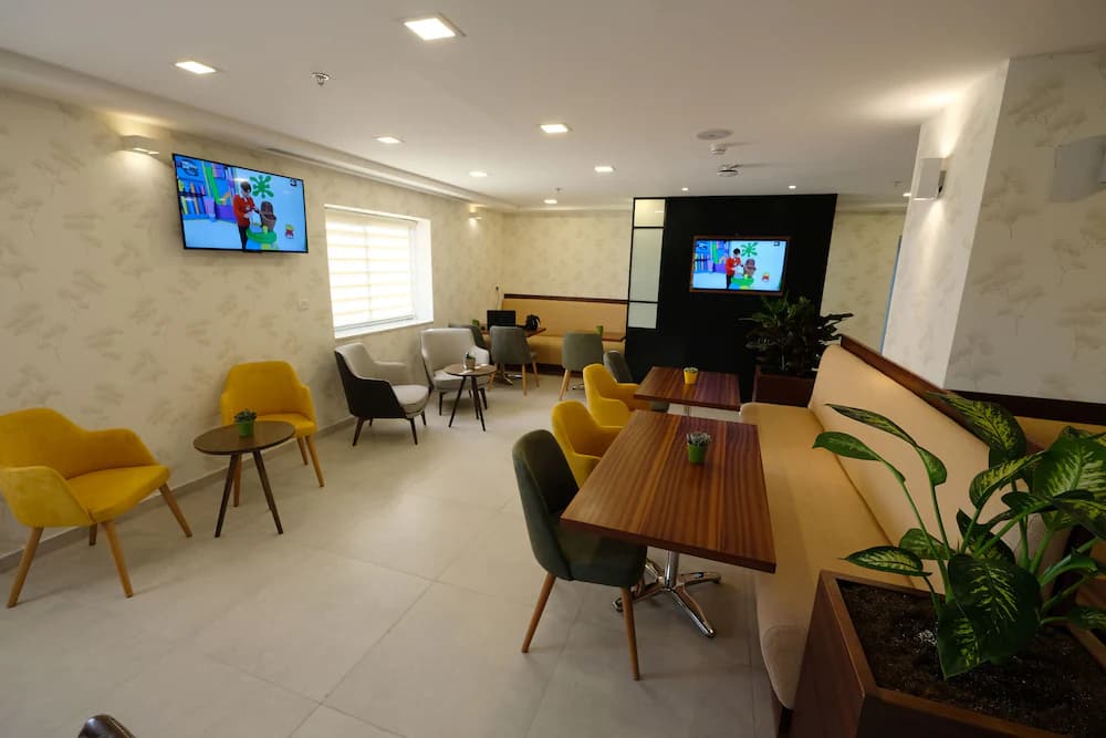 Lobby lounge
