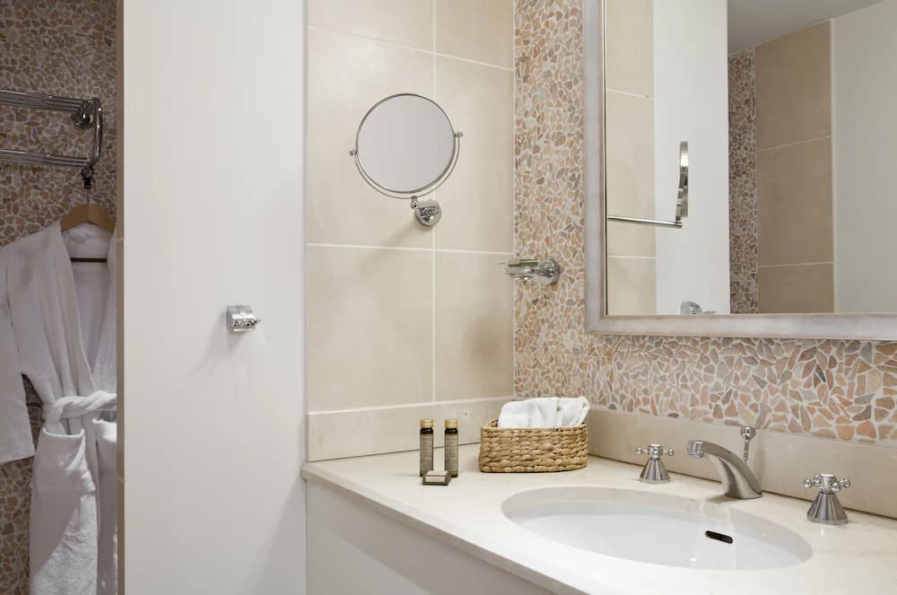Bathroom sink