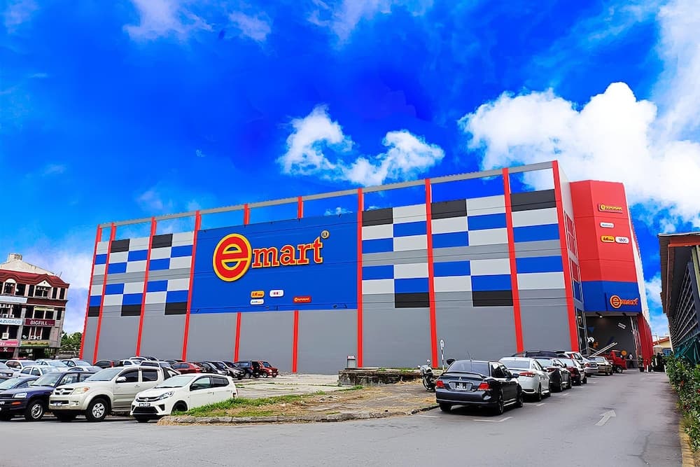 Shopping mall