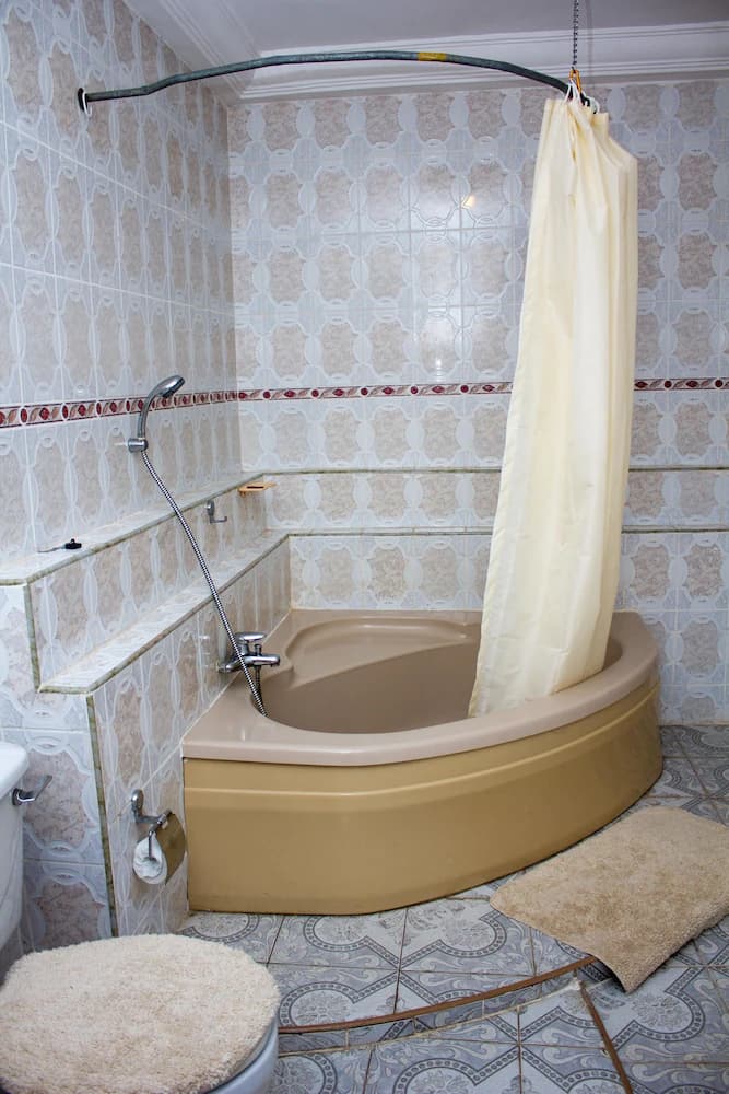 Jetted tub
