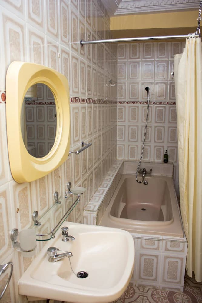 Bathroom sink