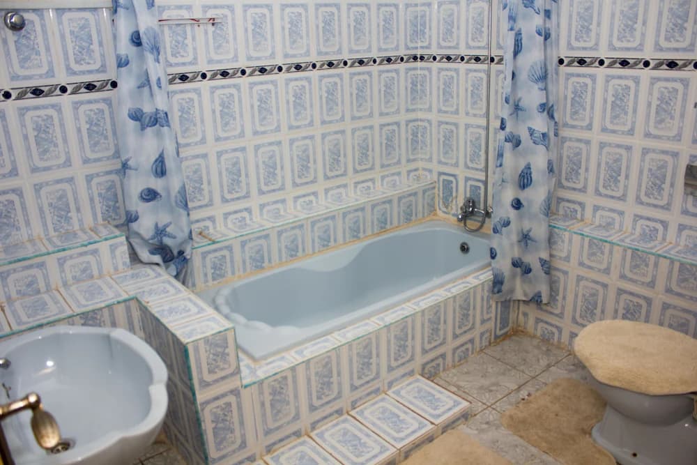 Jetted tub