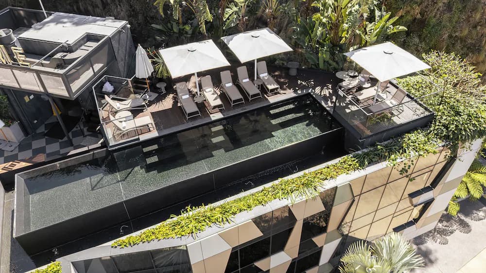 Infinity pool