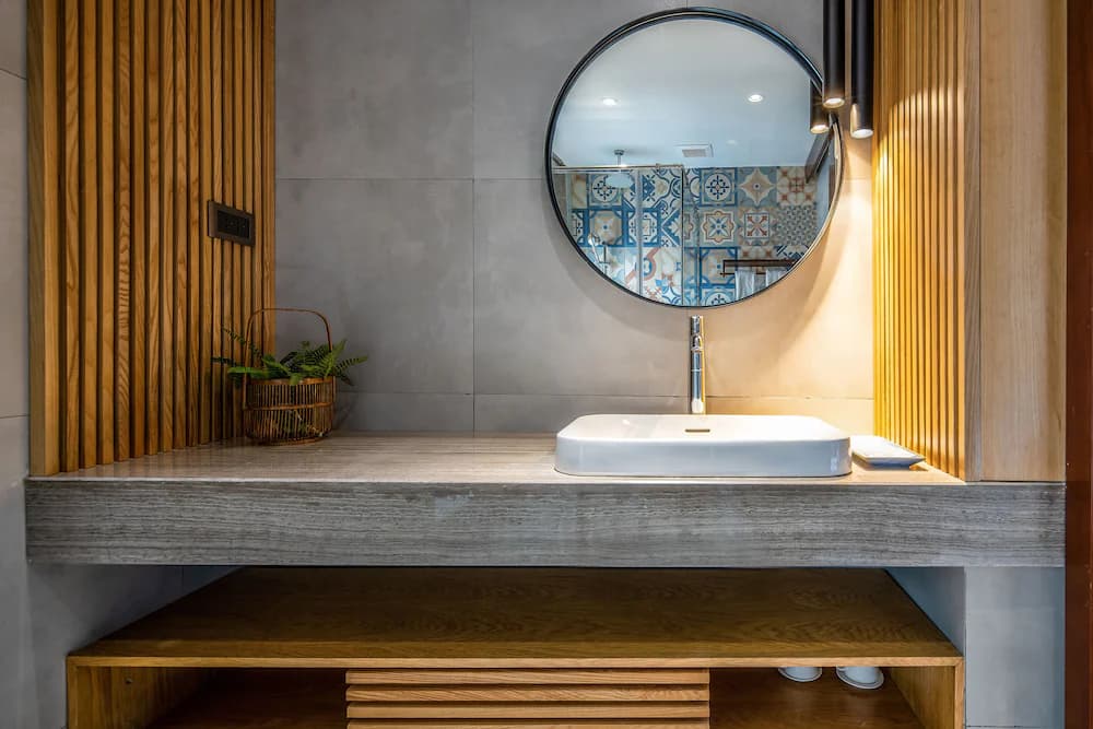 Bathroom sink