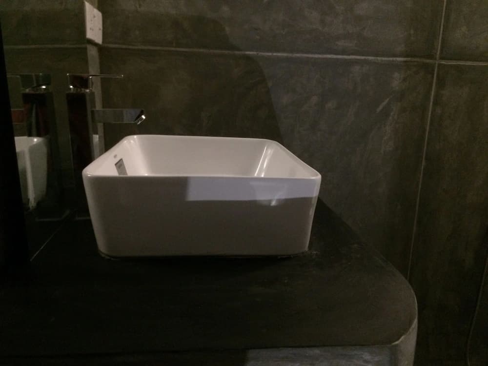 Bathroom sink
