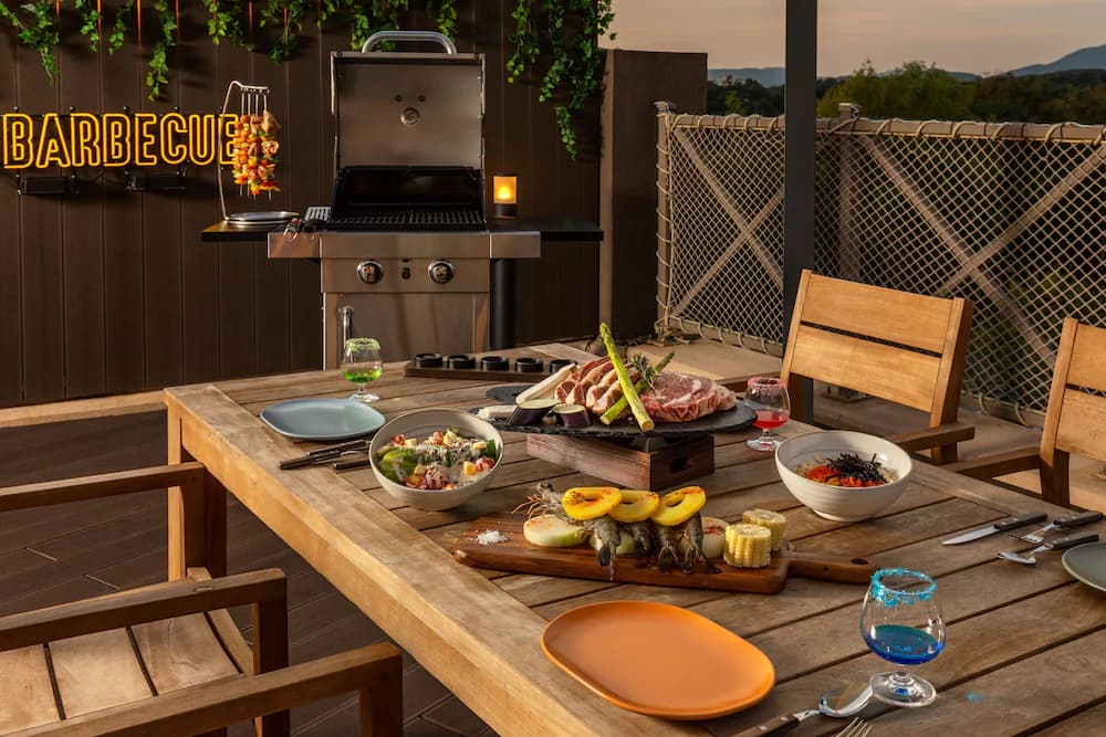 Outdoor dining