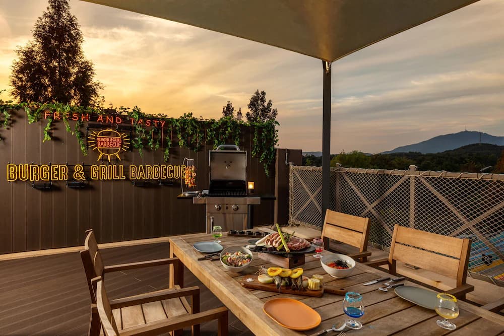 Outdoor dining