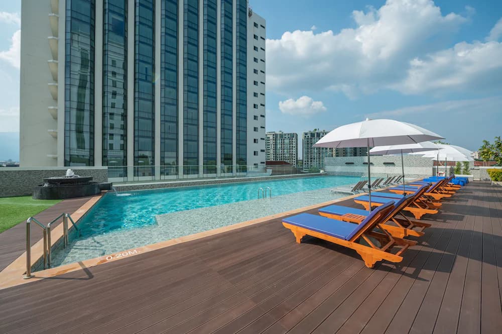 Rooftop pool