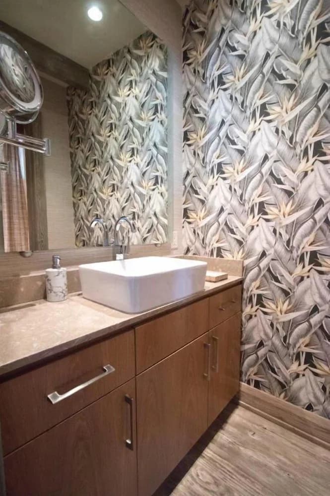 Bathroom sink