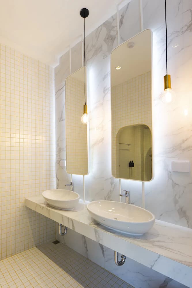 Bathroom sink