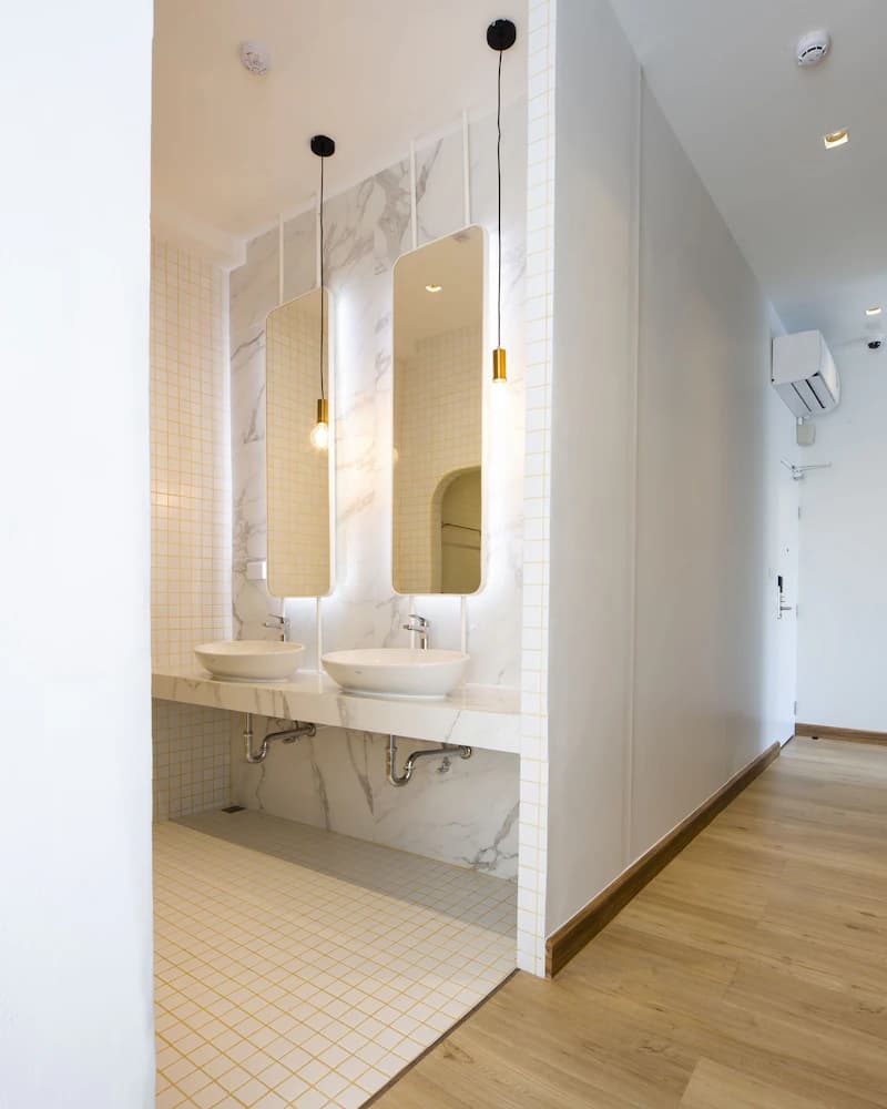 Bathroom sink