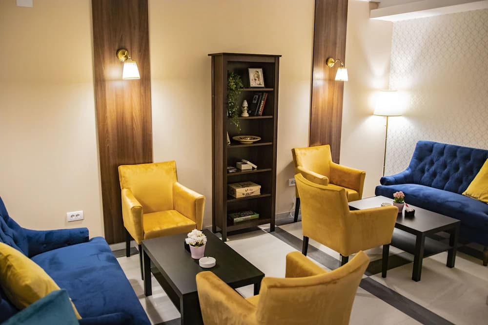 Lobby lounge