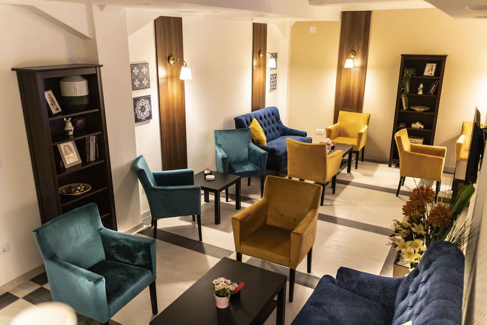 Lobby lounge
