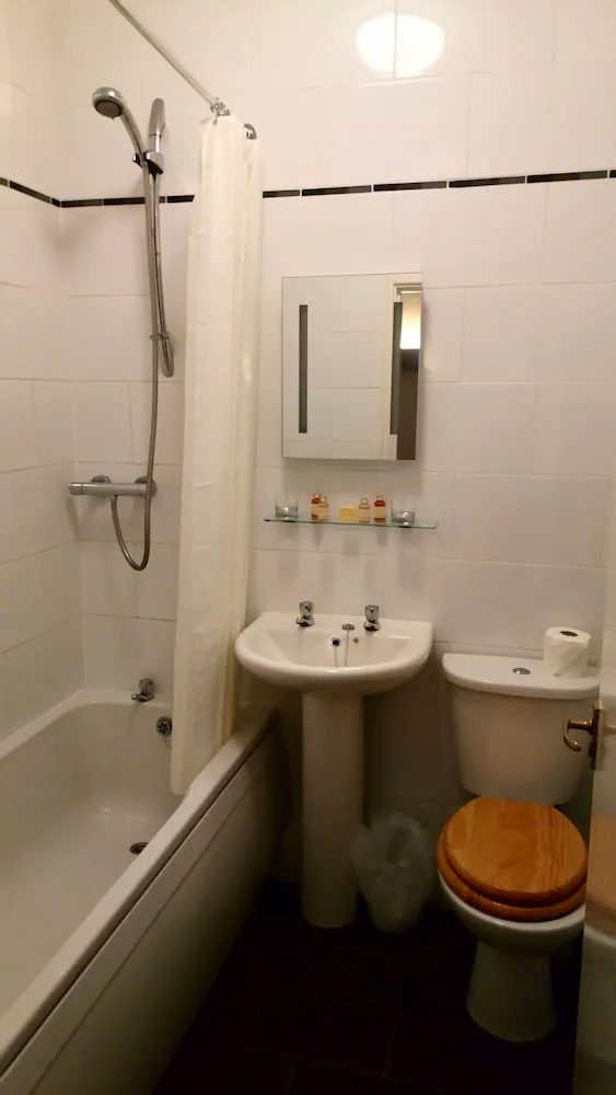 Bathroom amenities