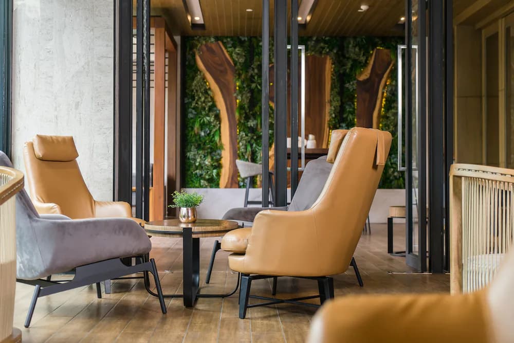 Lobby lounge