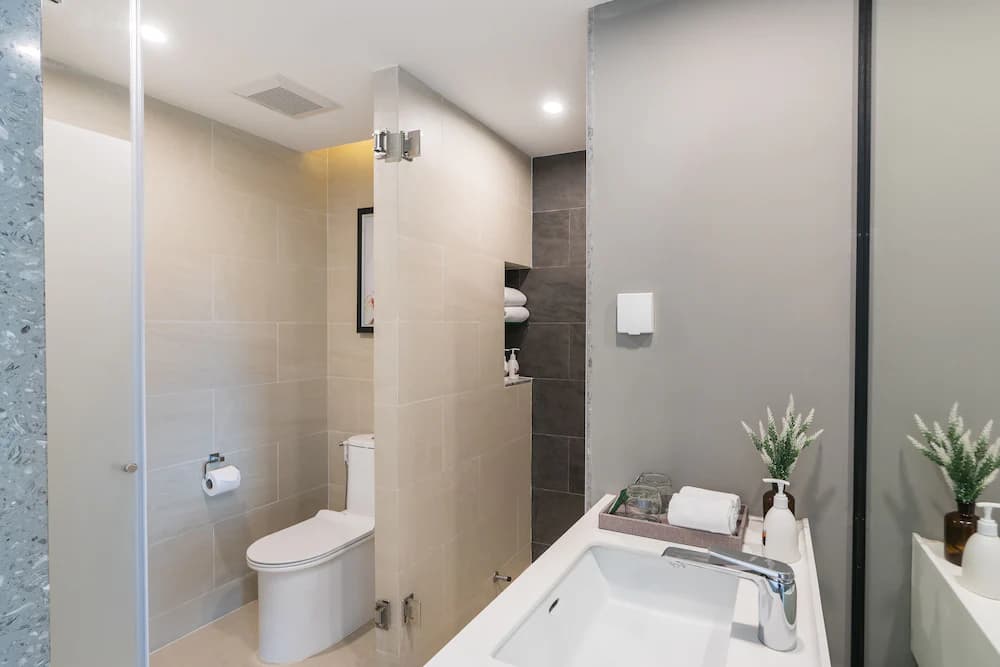 Bathroom sink