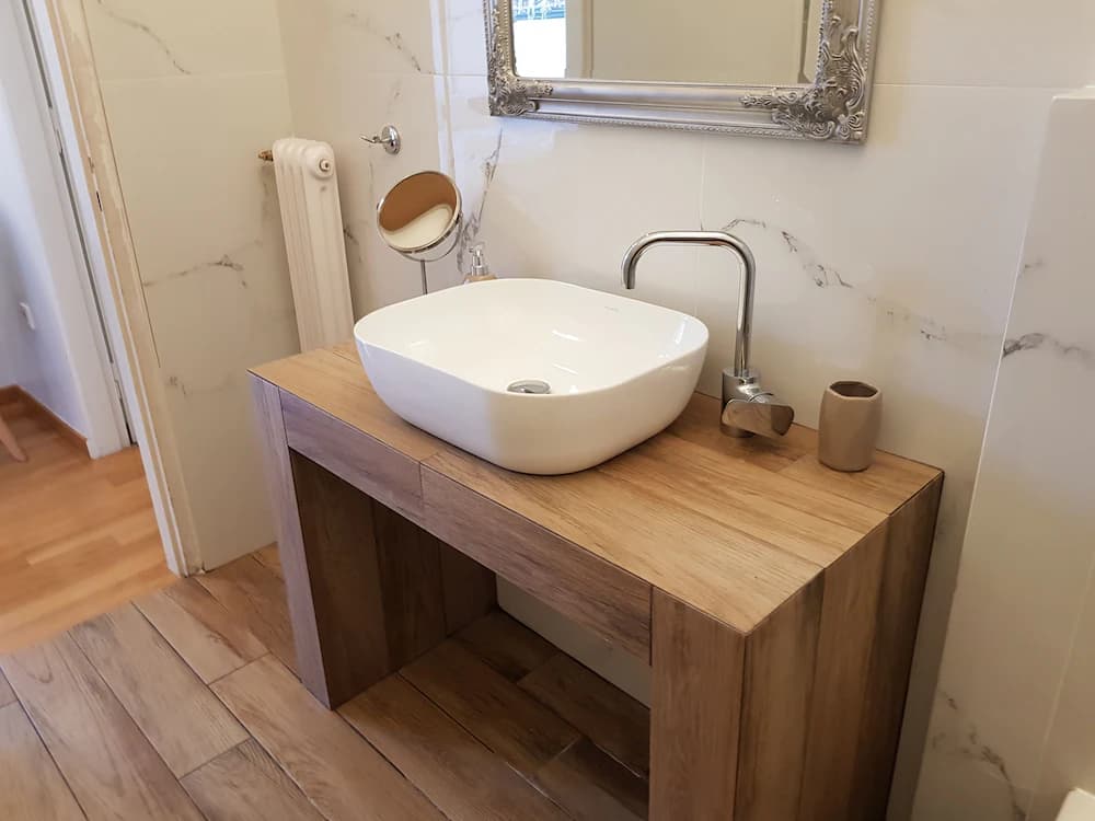 Bathroom sink