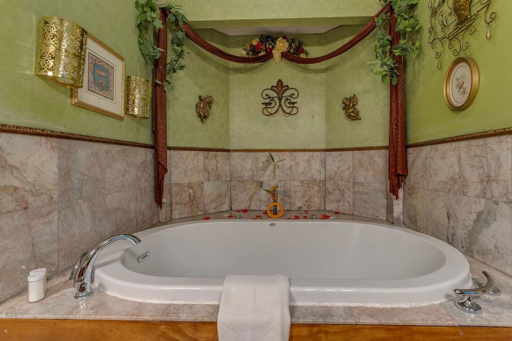 Jetted tub