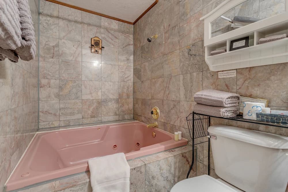 Jetted tub