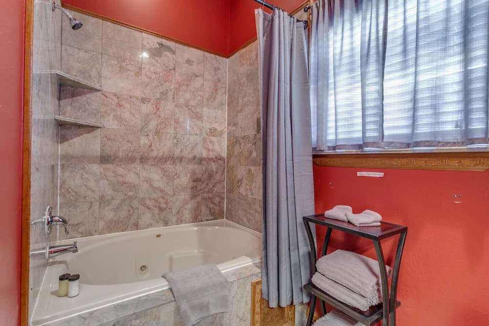 Jetted tub