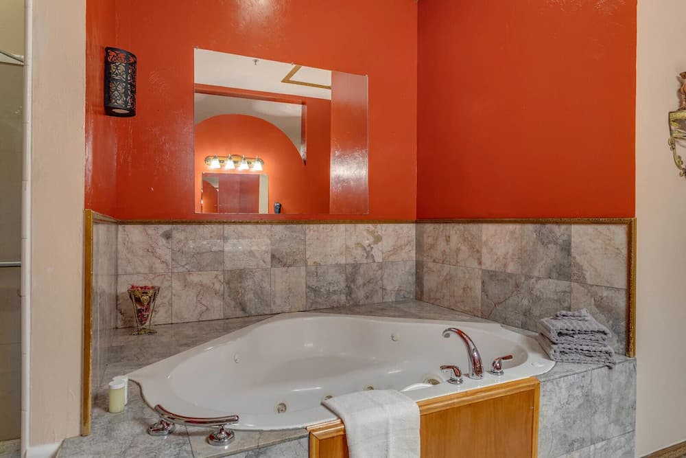 Jetted tub