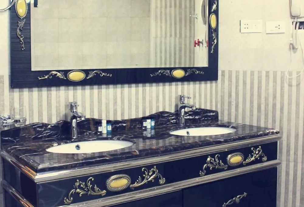 Bathroom sink