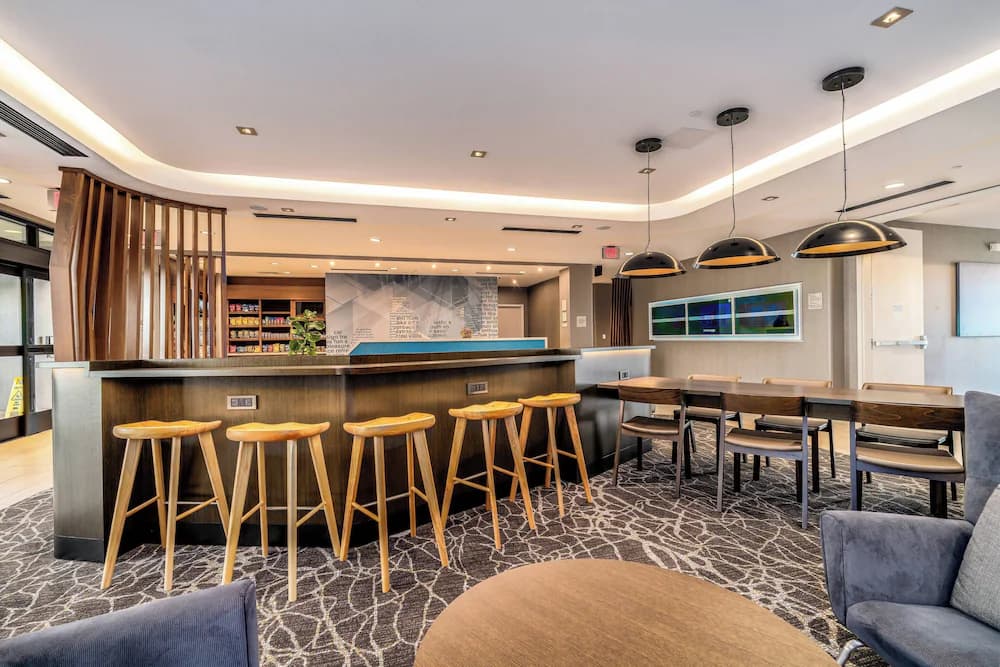 Lobby lounge