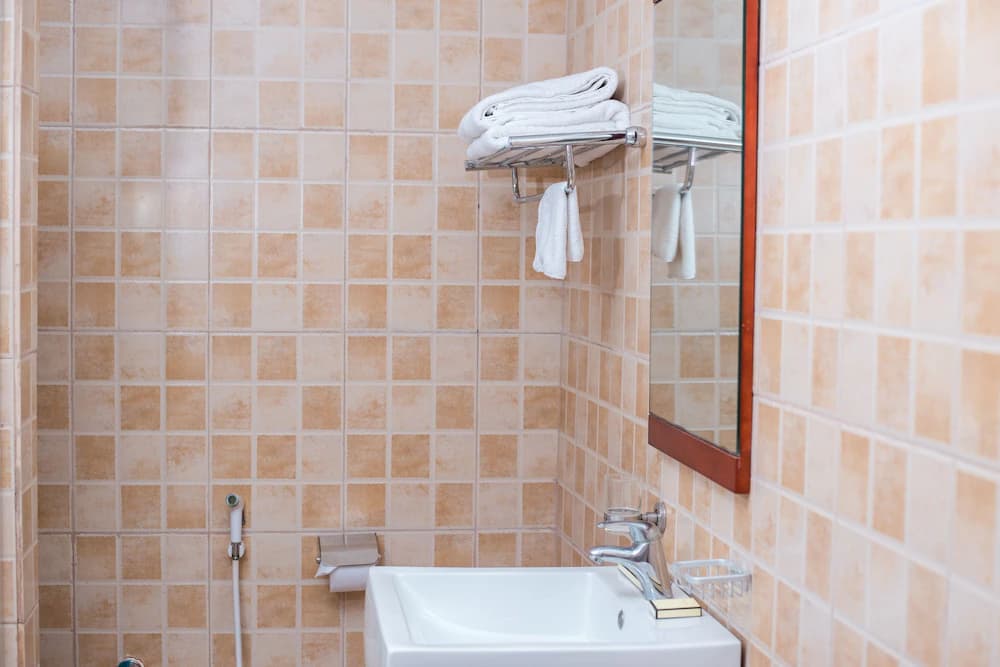 Bathroom sink