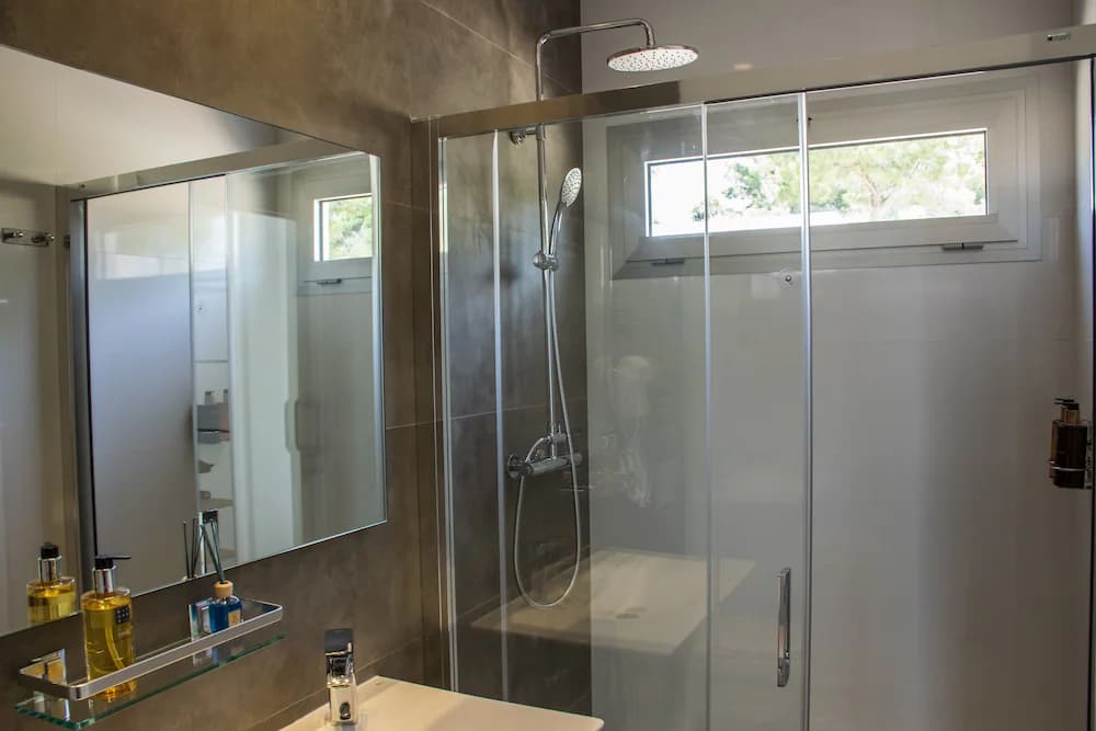 Bathroom shower