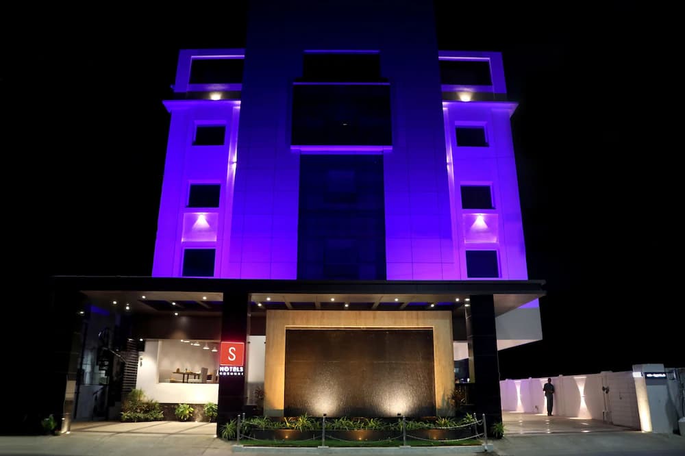 Front of property - evening/night