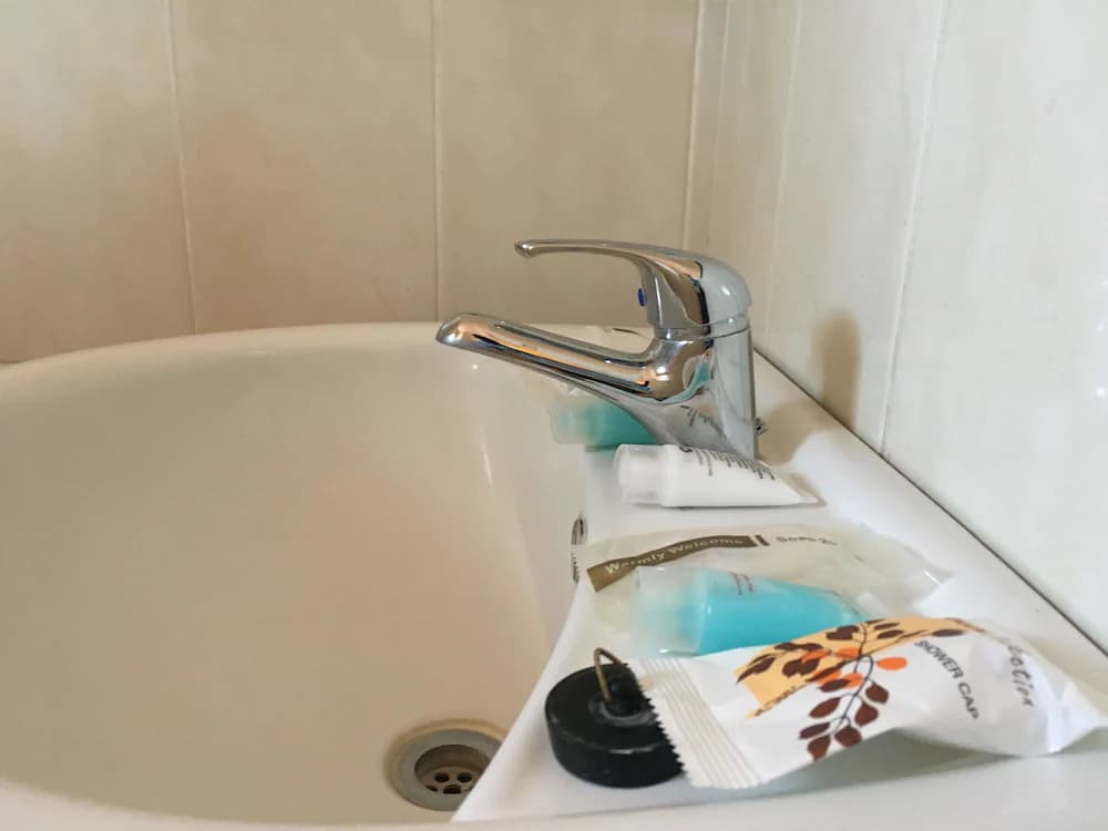 Bathroom sink