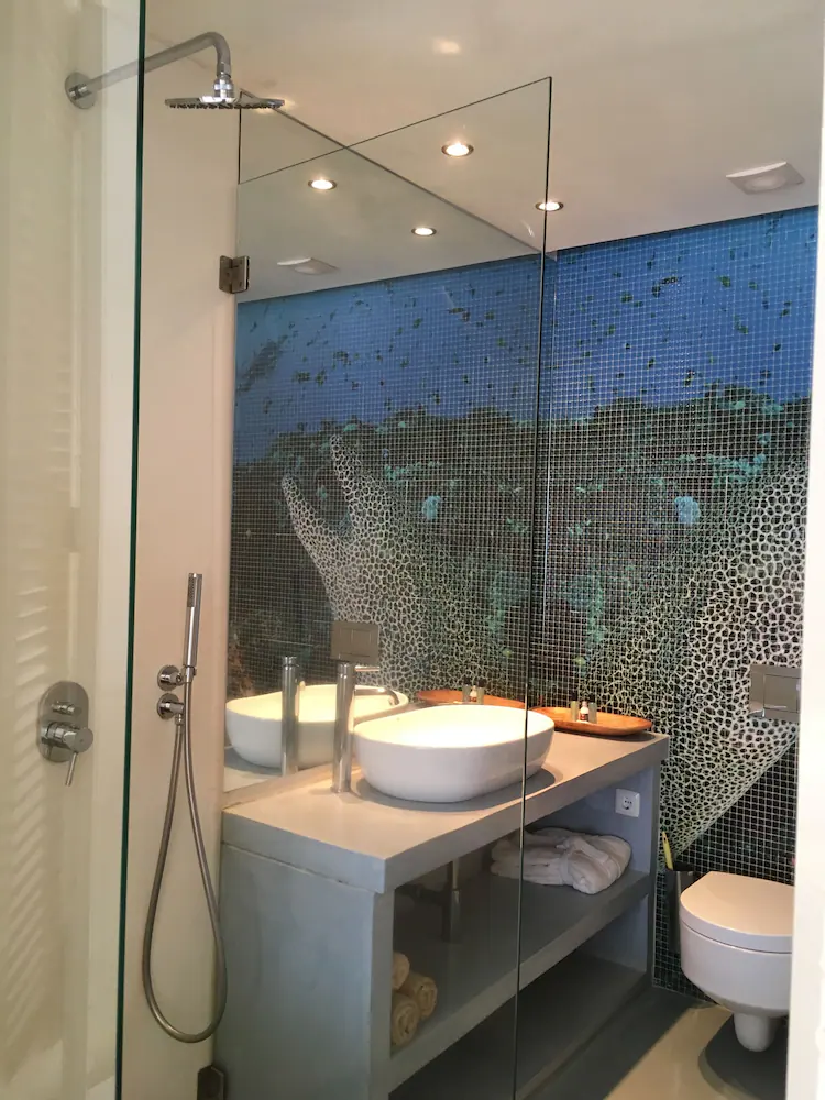 Bathroom sink