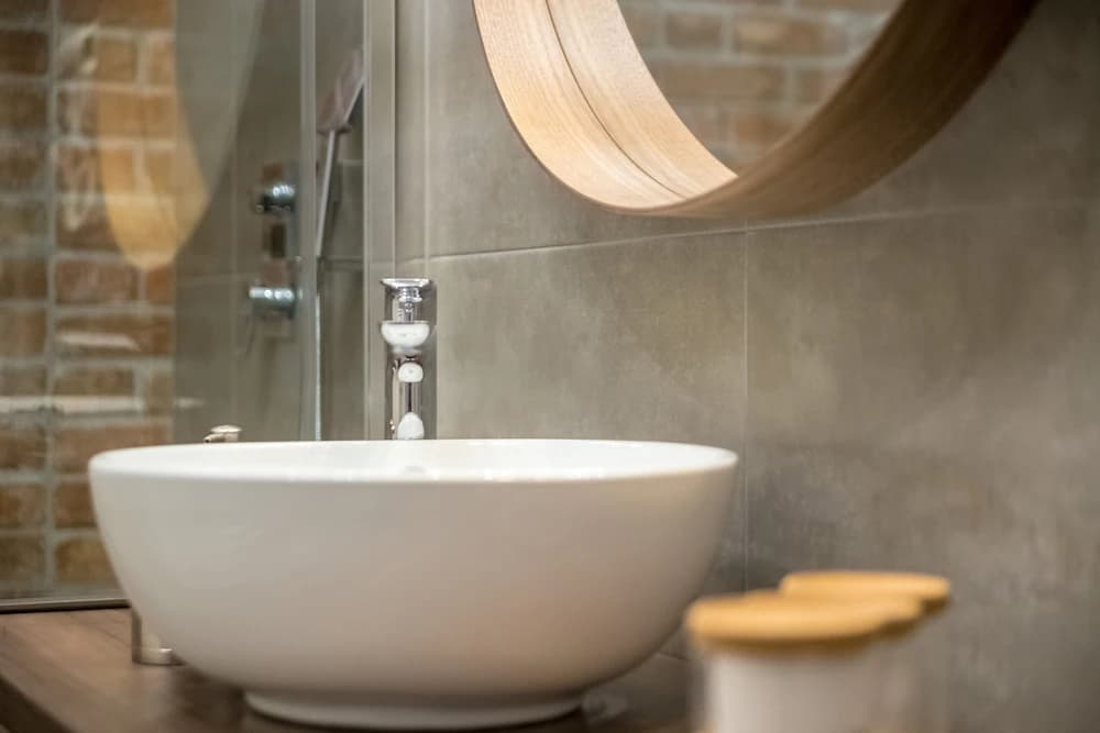 Bathroom sink