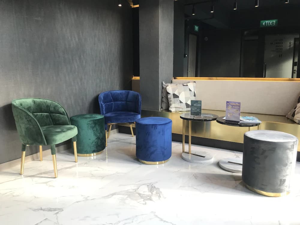 Lobby lounge