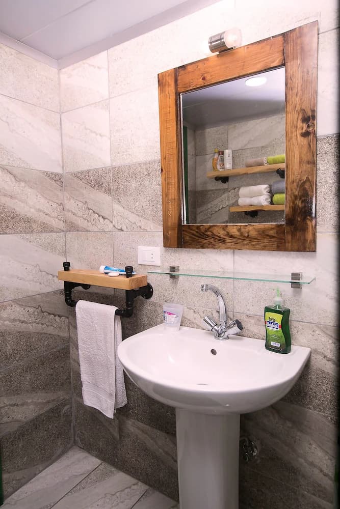 Bathroom sink