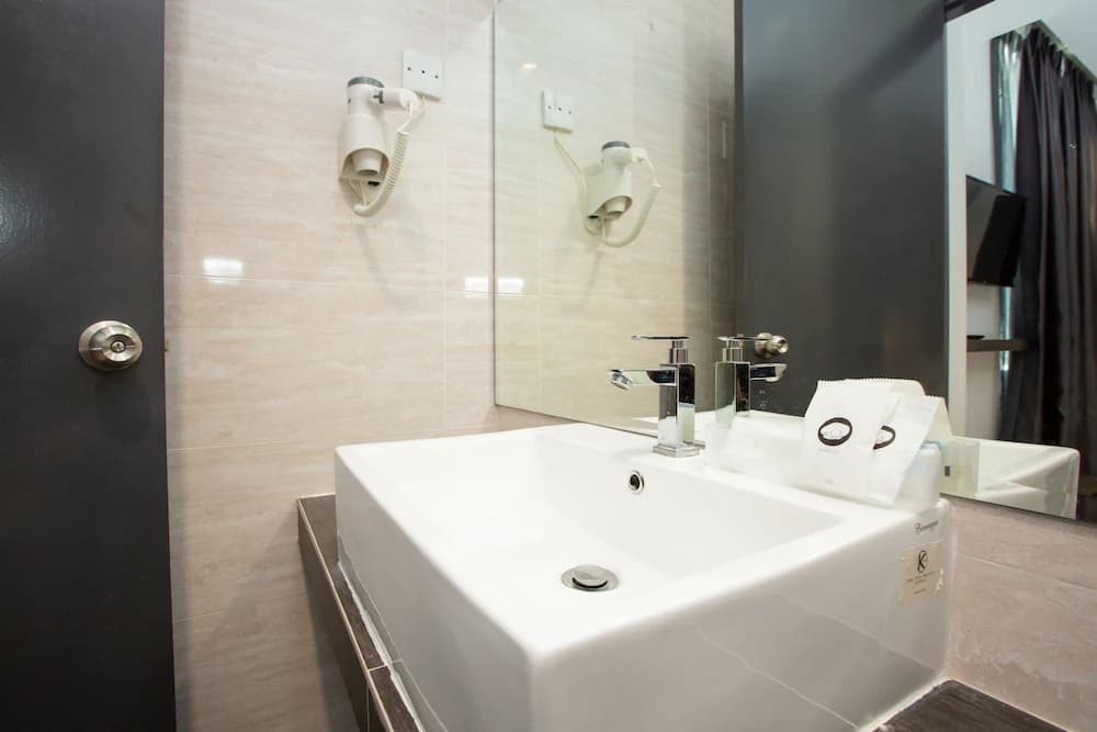 Bathroom sink